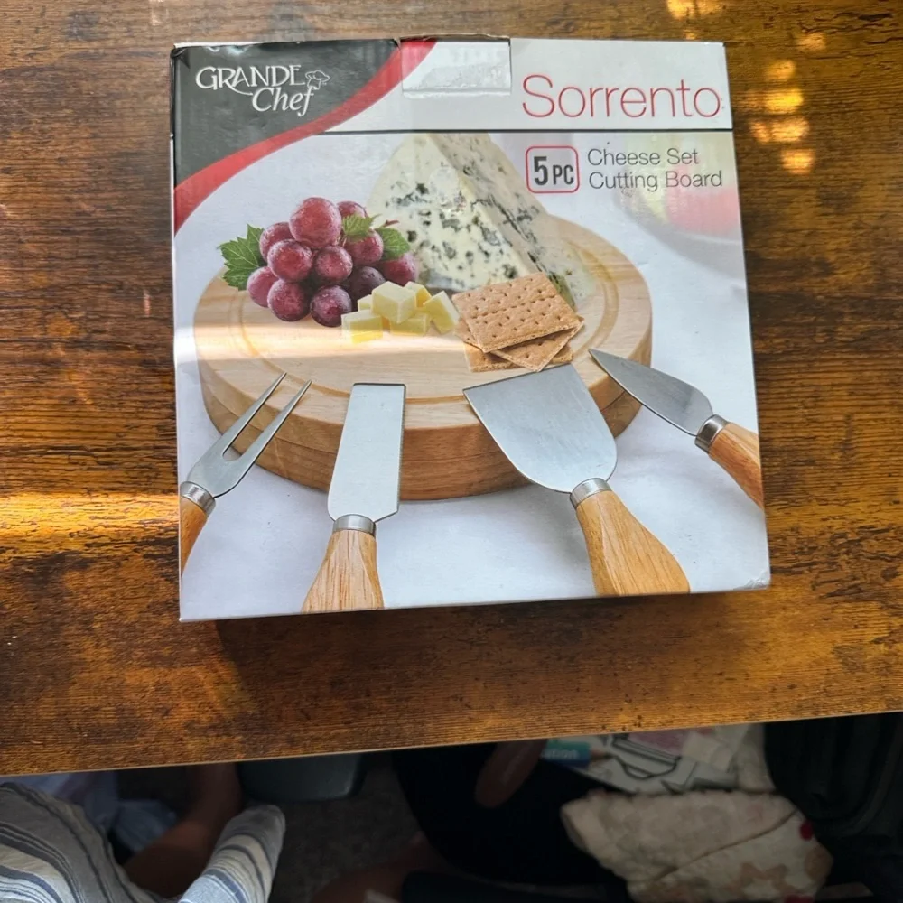 Sorrento Cheese Set with Cutting Board - Silver and Brown